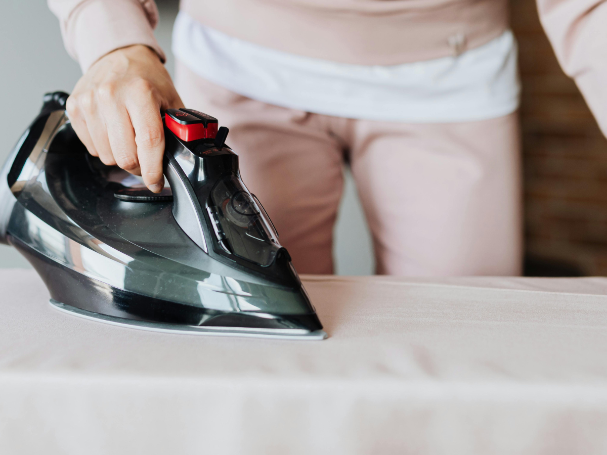 Nettoyage interieur avec tenue professionnelle