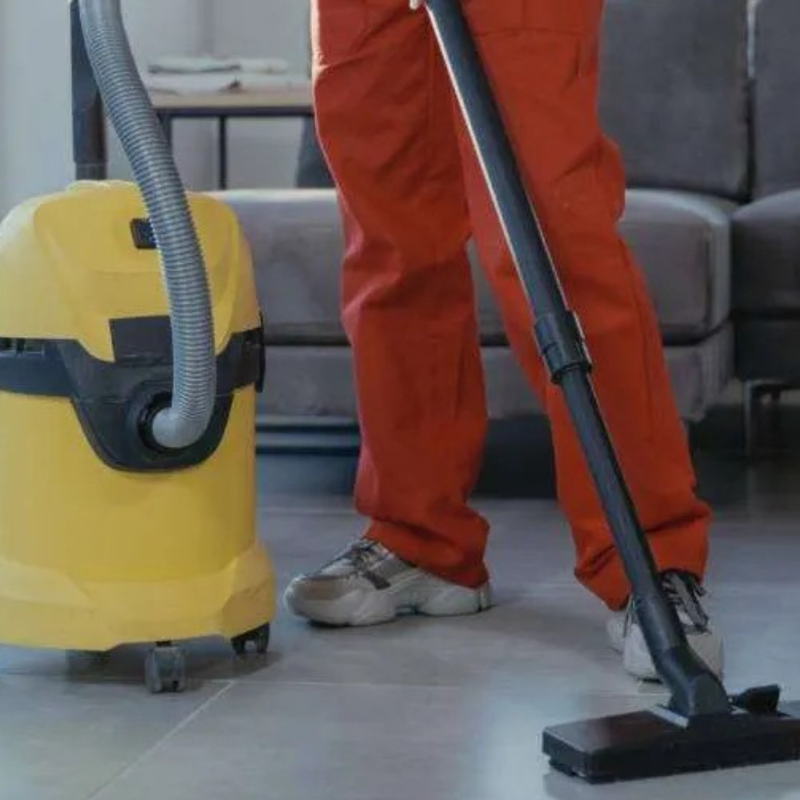 Intervention de nettoyage avec aspirateur